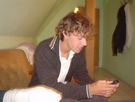 Sylvain et son t&eacute;l&eacute;phone